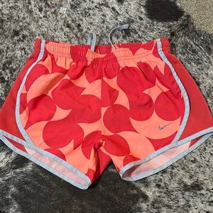 ✨Girls Nike shorts✨
